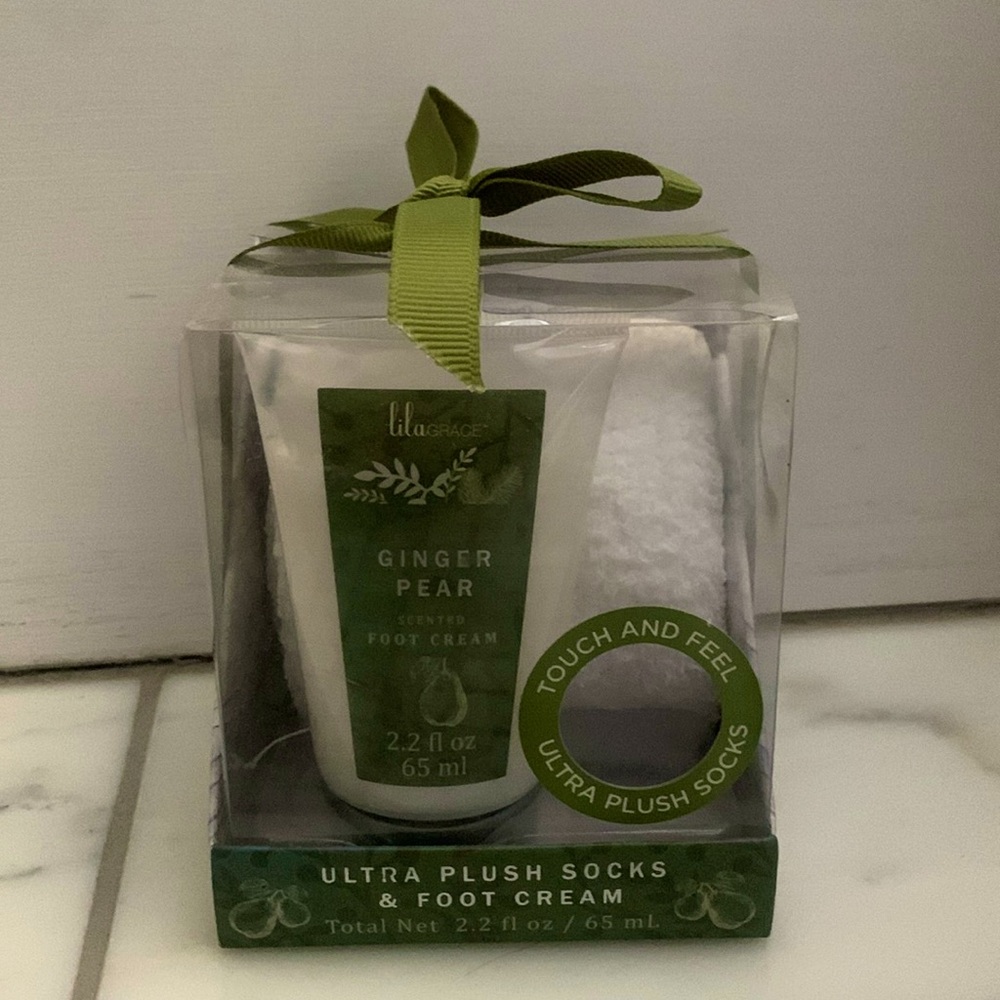 NEW Lila Grace Plush Socks & Foot Cream Gift, stocking stuffer, OSFA